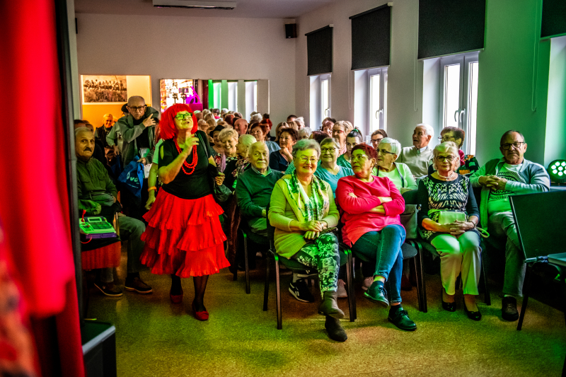 Hipermarket pełen śmiechu - sukces grupy kabaretowej „A czemu nie…?”