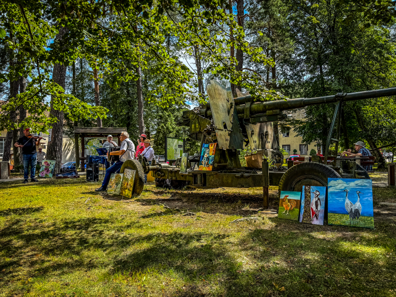 V Warsztaty Malarskie przed Urzędem Miejskim