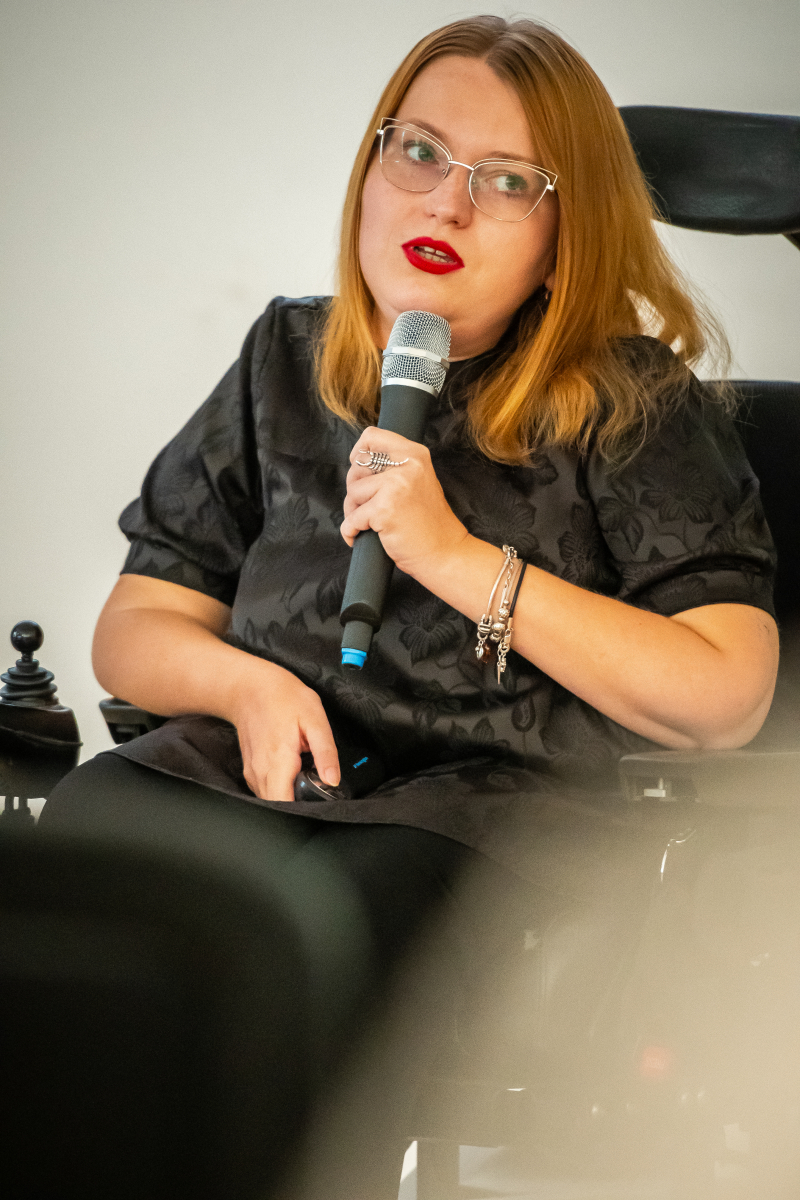 Sztuczna inteligencja kontra pisarze - kto wygra bitwę o literaturę?