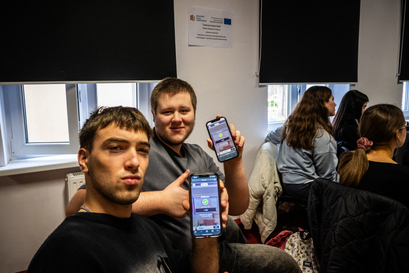 „Let's Art - Masz Fart!” - grafika komputerowa dla młodzieży z wykorzystaniem AI