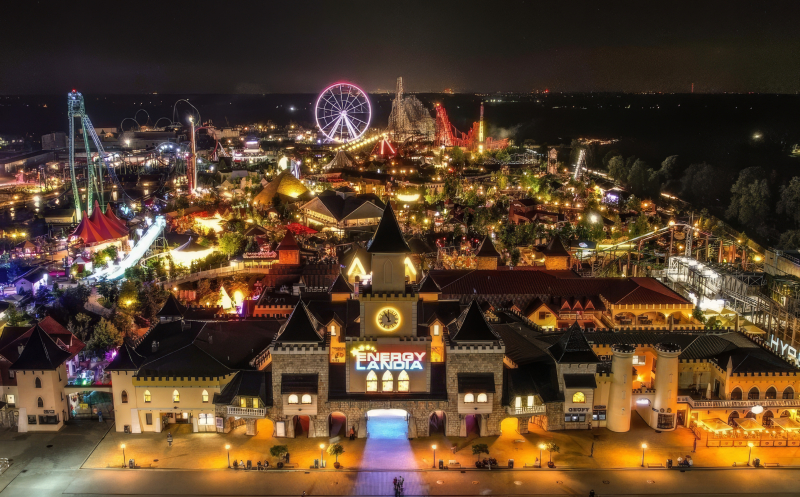 Sierpniowa wycieczka do Energylandii na Magic Night