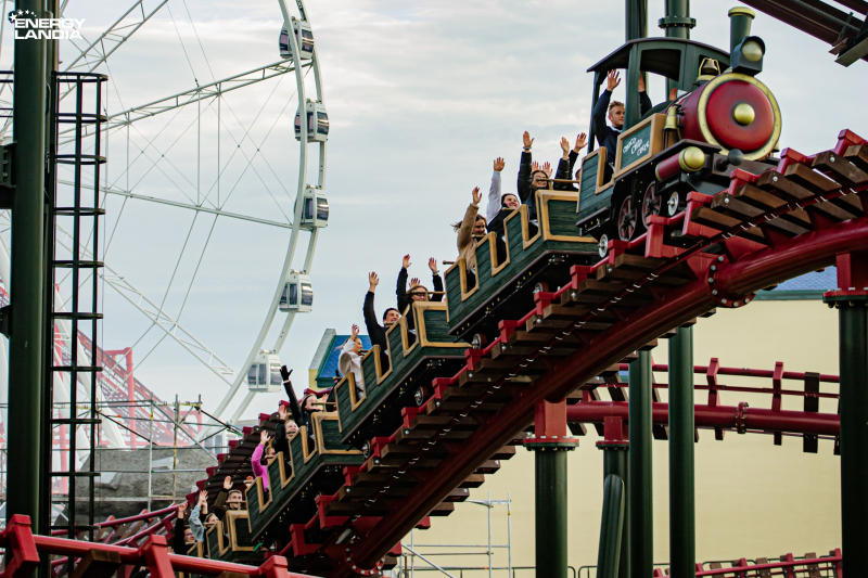 Sierpniowa wycieczka do Energylandii na Magic Night
