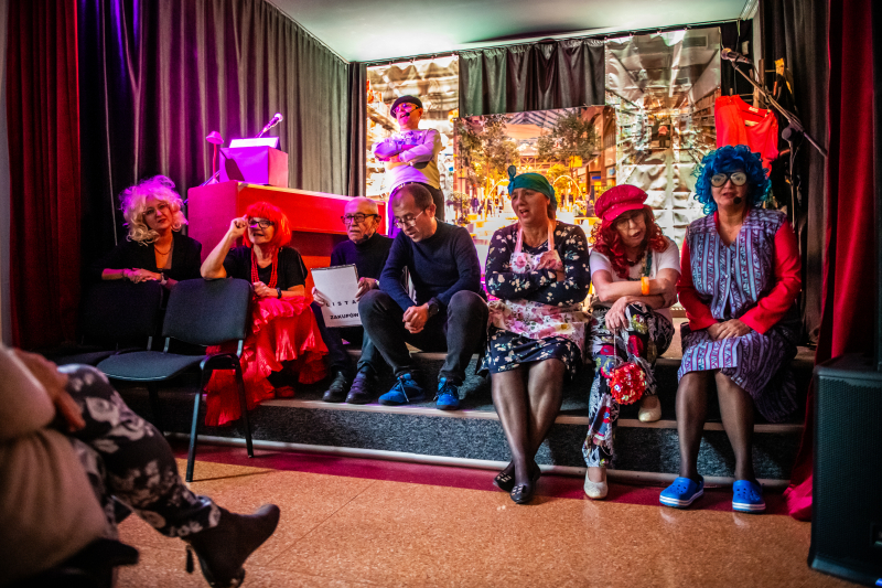 Hipermarket pełen śmiechu - sukces grupy kabaretowej „A czemu nie…?”