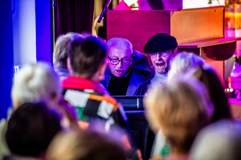 Hipermarket pełen śmiechu - sukces grupy kabaretowej „A czemu nie…?”