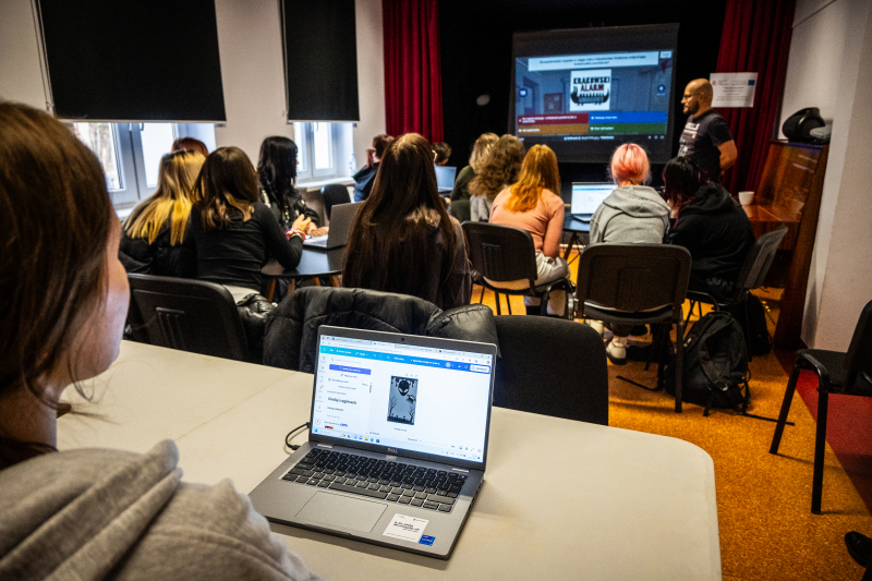 „Let's Art - Masz Fart!” - grafika komputerowa dla młodzieży z wykorzystaniem AI