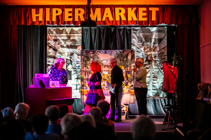 Hipermarket pełen śmiechu - sukces grupy kabaretowej „A czemu nie…?”