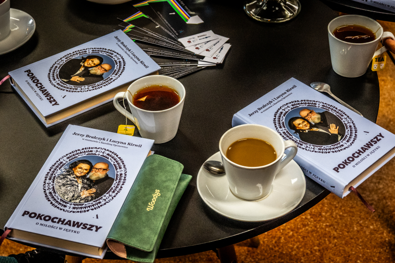 Język miłości i humoru - Bralczyk i Kirwil tematem majowego DKK