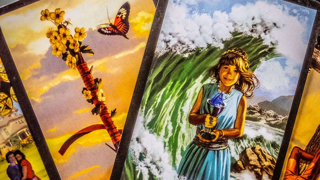Książki, tarot i chińska numerologia
